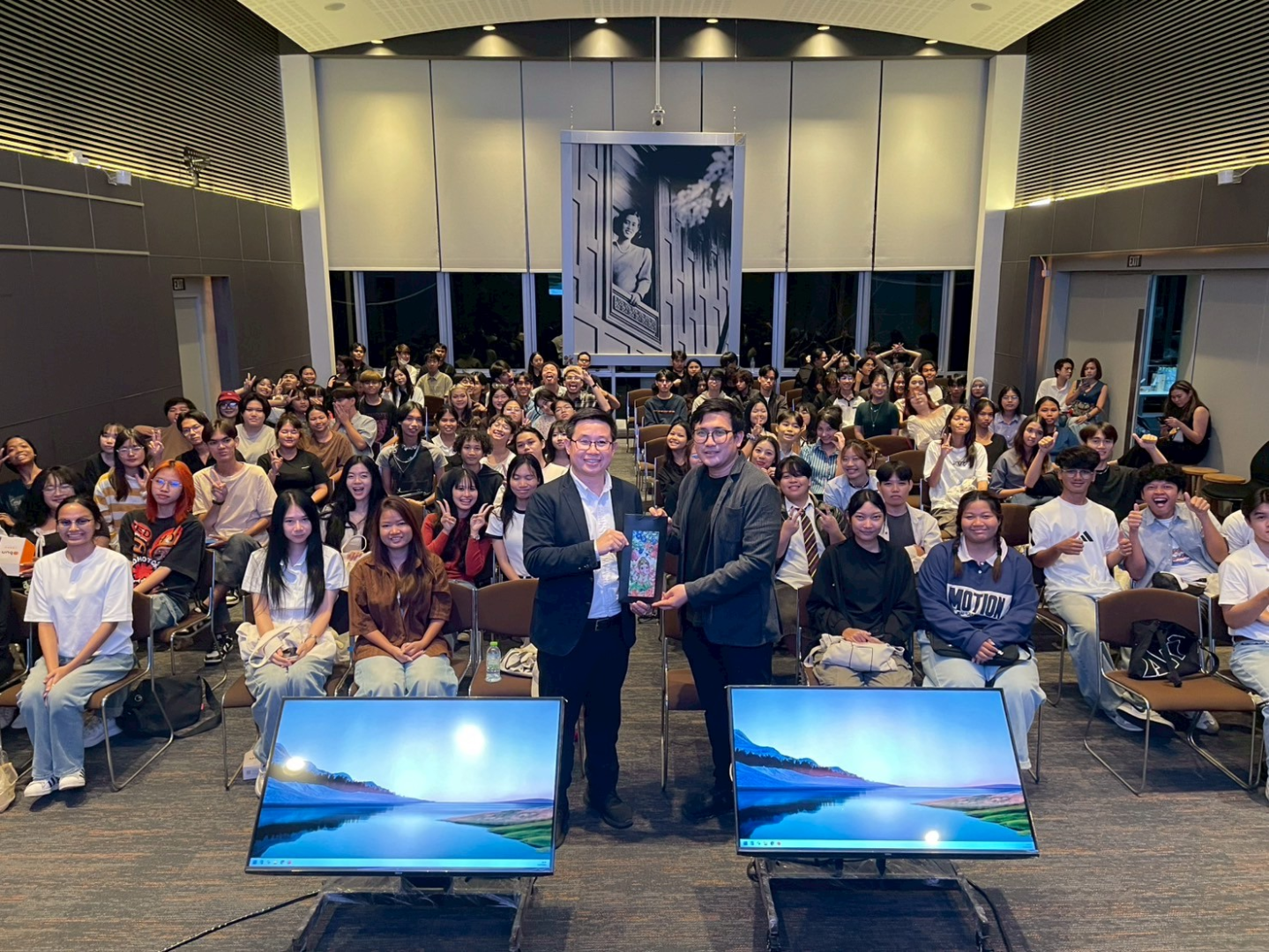 LINE_ALBUM_Dinner Talk_250827_216