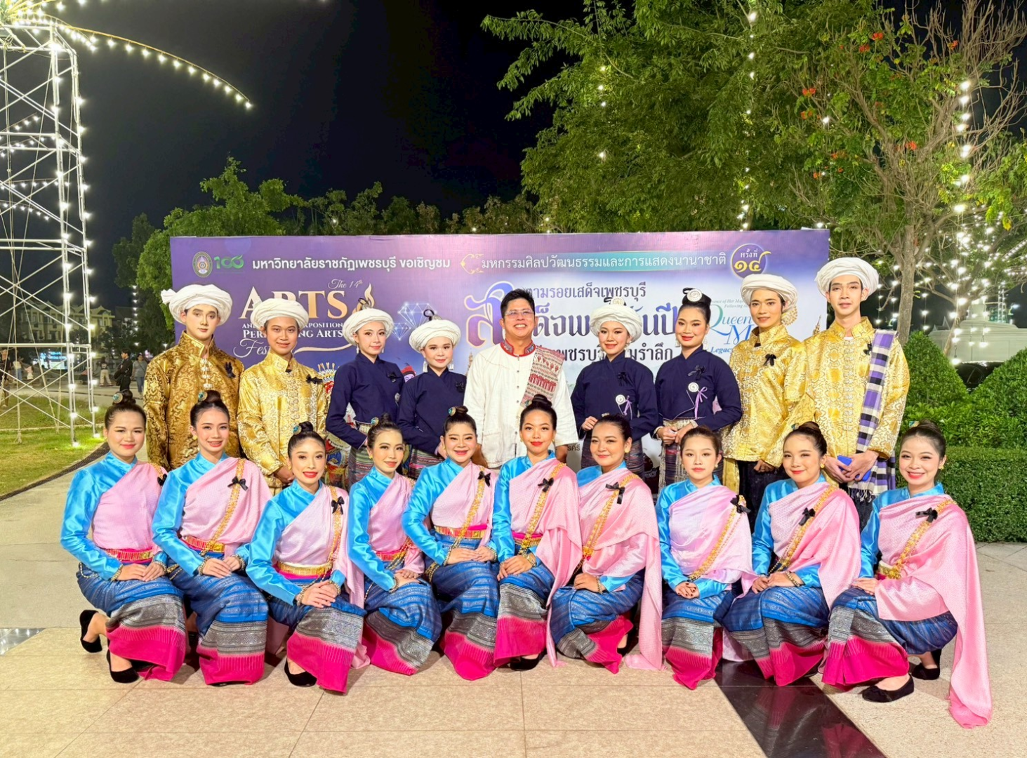 LINE_ALBUM_221268_260112_28