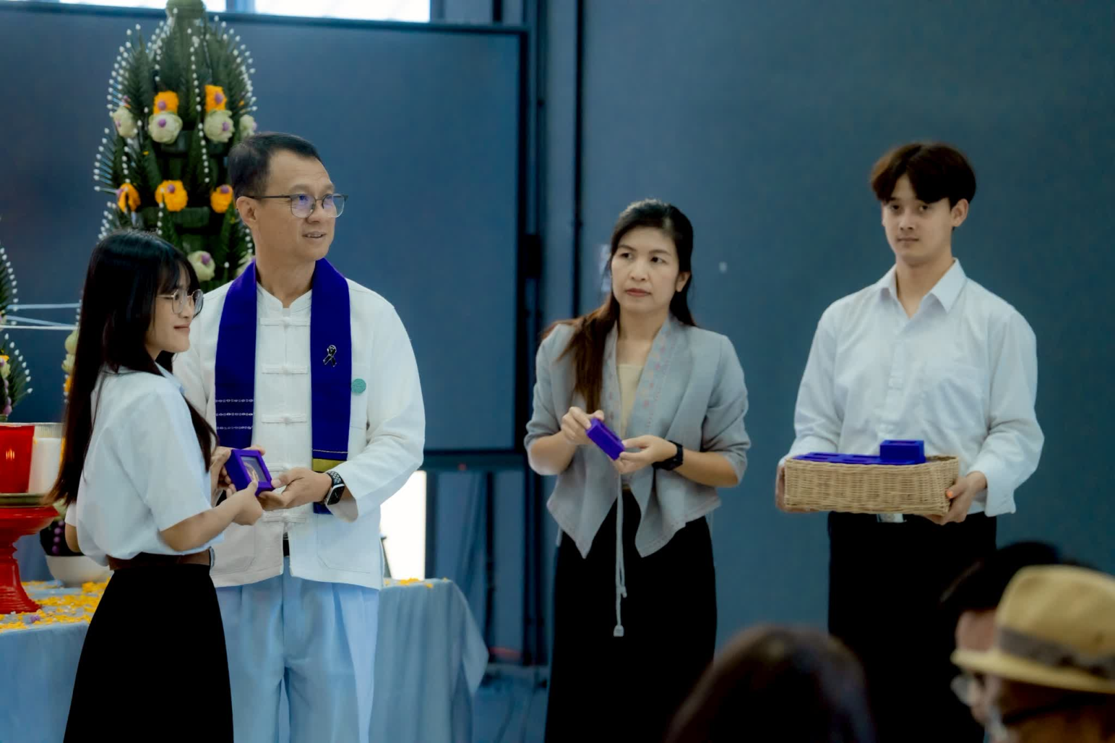 6
