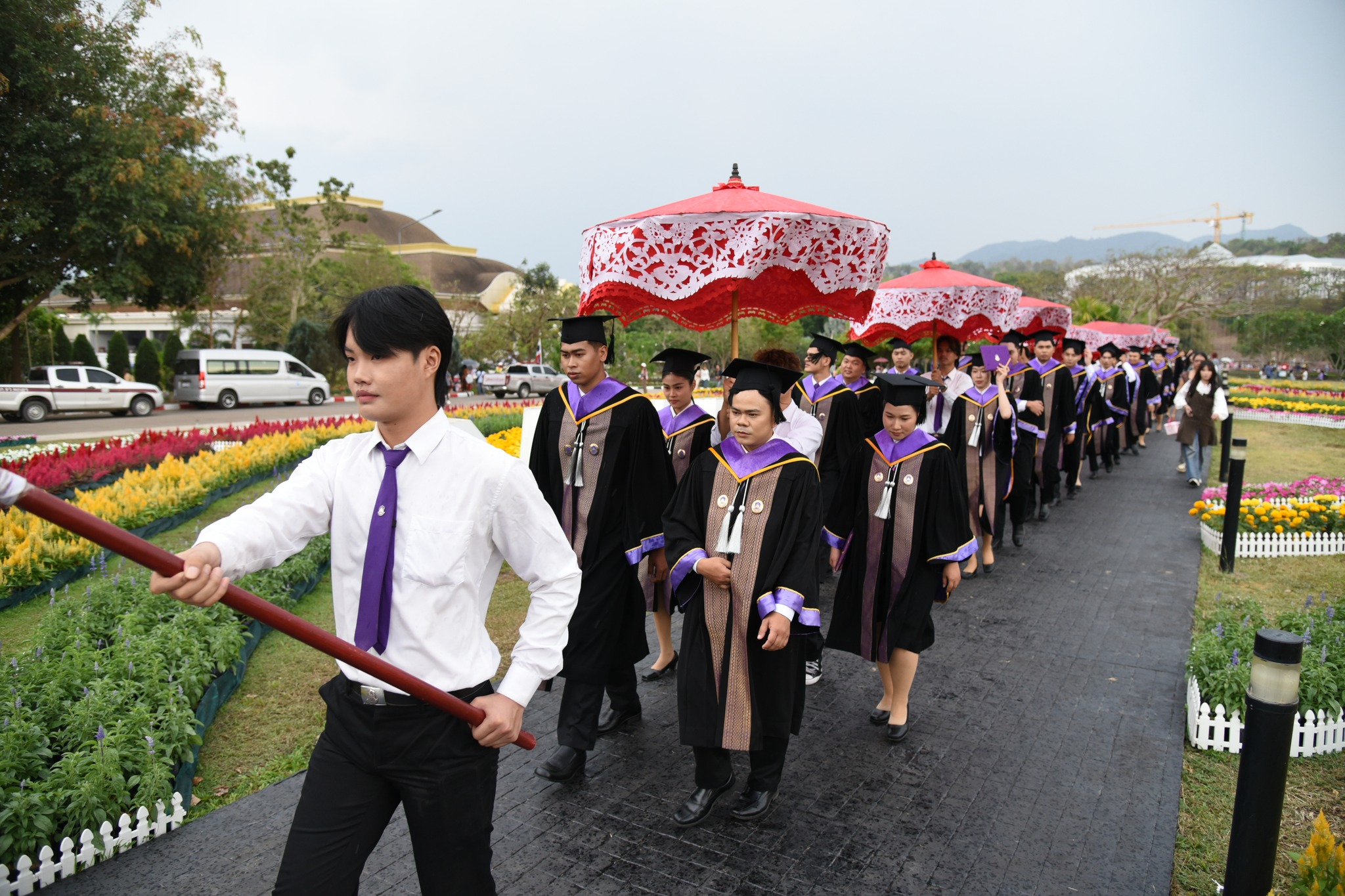 บรรยากาศพิธีพระราชทานปริญญาบัตร ภาพที่ 2