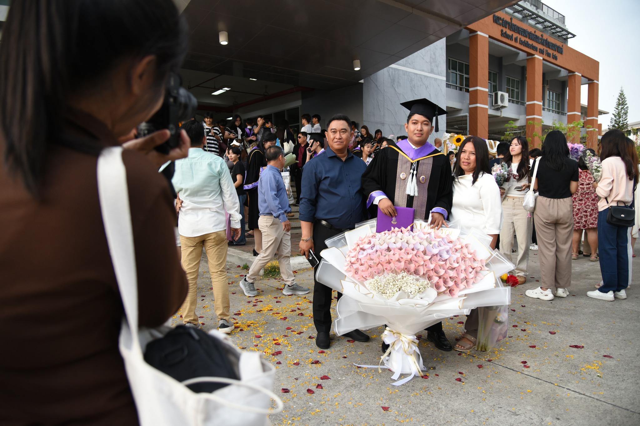 บรรยากาศพิธีพระราชทานปริญญาบัตร ภาพที่ 9