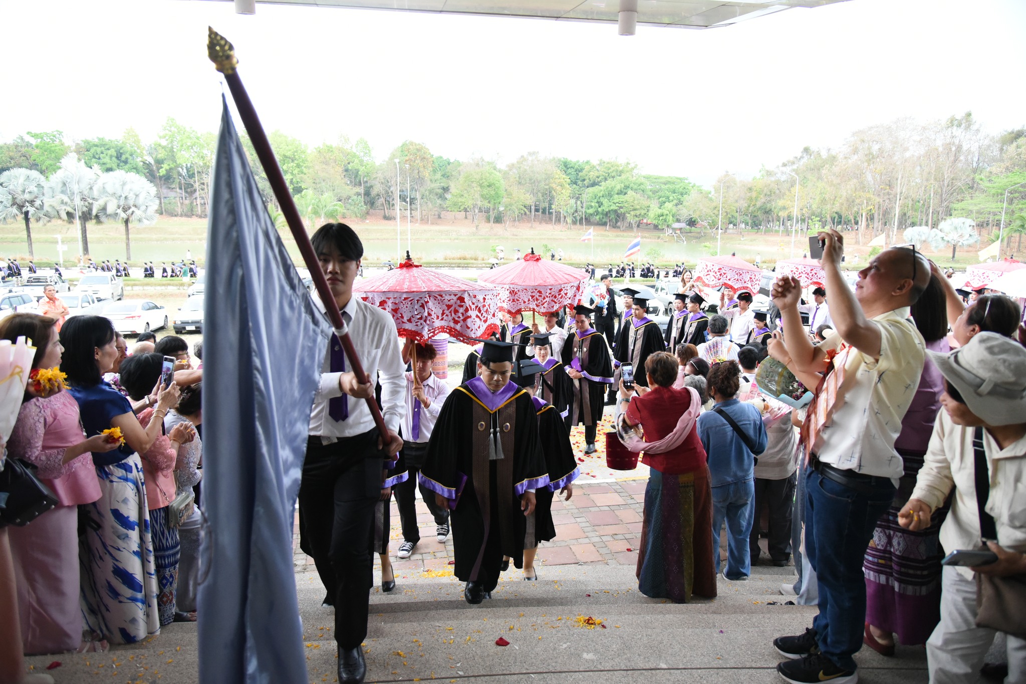 บรรยากาศพิธีพระราชทานปริญญาบัตร ภาพที่ 10