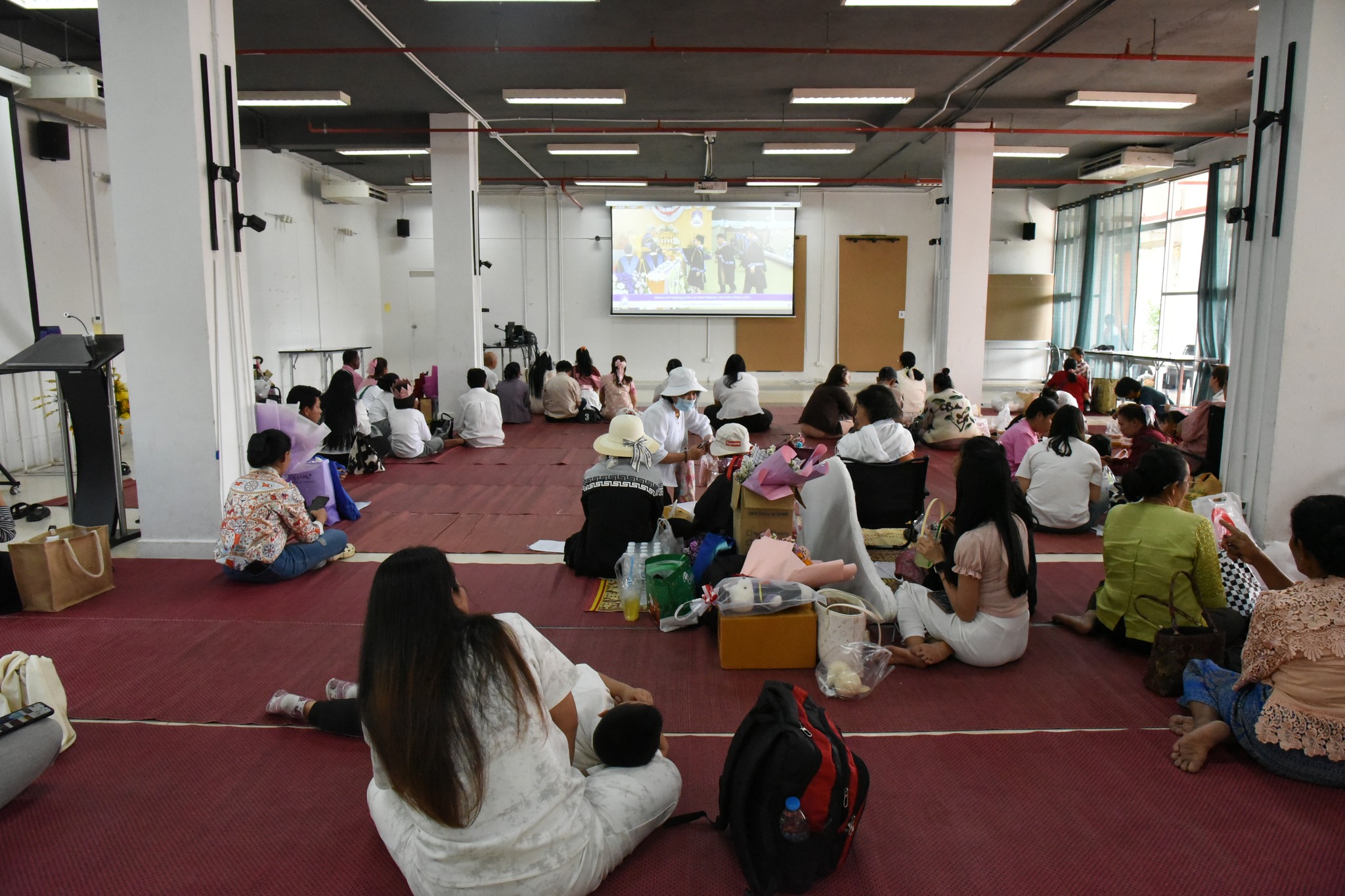 บรรยากาศพิธีพระราชทานปริญญาบัตร ภาพที่ 12