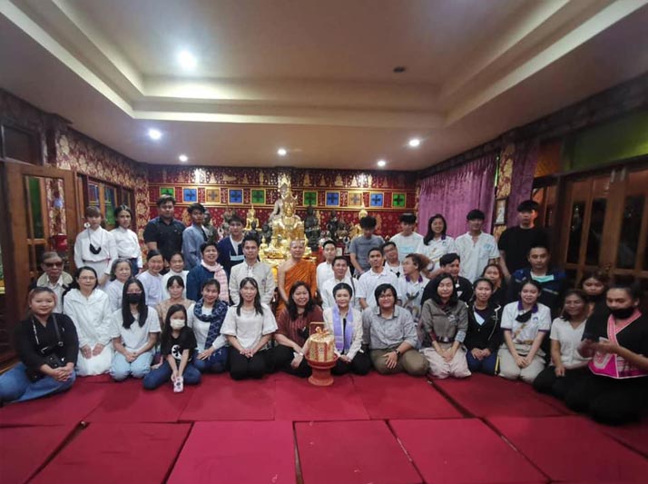 นิสิตสาขาวิชาศิลปะการแสดงและสโมสรนิสิตคณะสถาปัตยกรรมศาสตร์และศิลปกรรมศาสตร์ เข้าร่วมกิจกรรม  “ฮอมแฮงร้อยไหม ฮอมใจปักสไบทิพย์” เพื่อถวายพระเจ้าทันใจสมปรารถนา ในวาระ ครบ 28 ปี ในวันที่ 10 ธันวาคม 2563