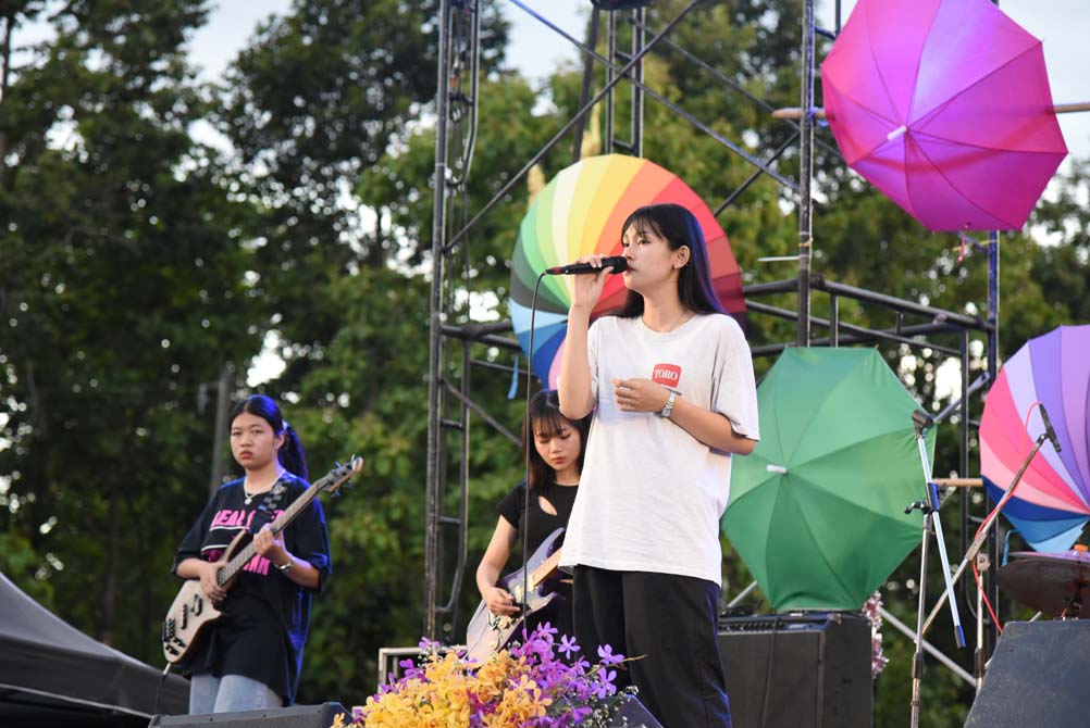 วงดิมินิชน์(Diminished) นิสิตสาขาวิชา ดนตรีและนาฏศิลป์ ม.พะเยา คณะสถาปัตยกรรมศาสตร์และศิลปกรรมศาสตร์ คว้ารางวัลชนะเลิศอันดับ 1 การประกวดวงดนตรี ในโครงการ RAIN COAT MUSIC CONTEST