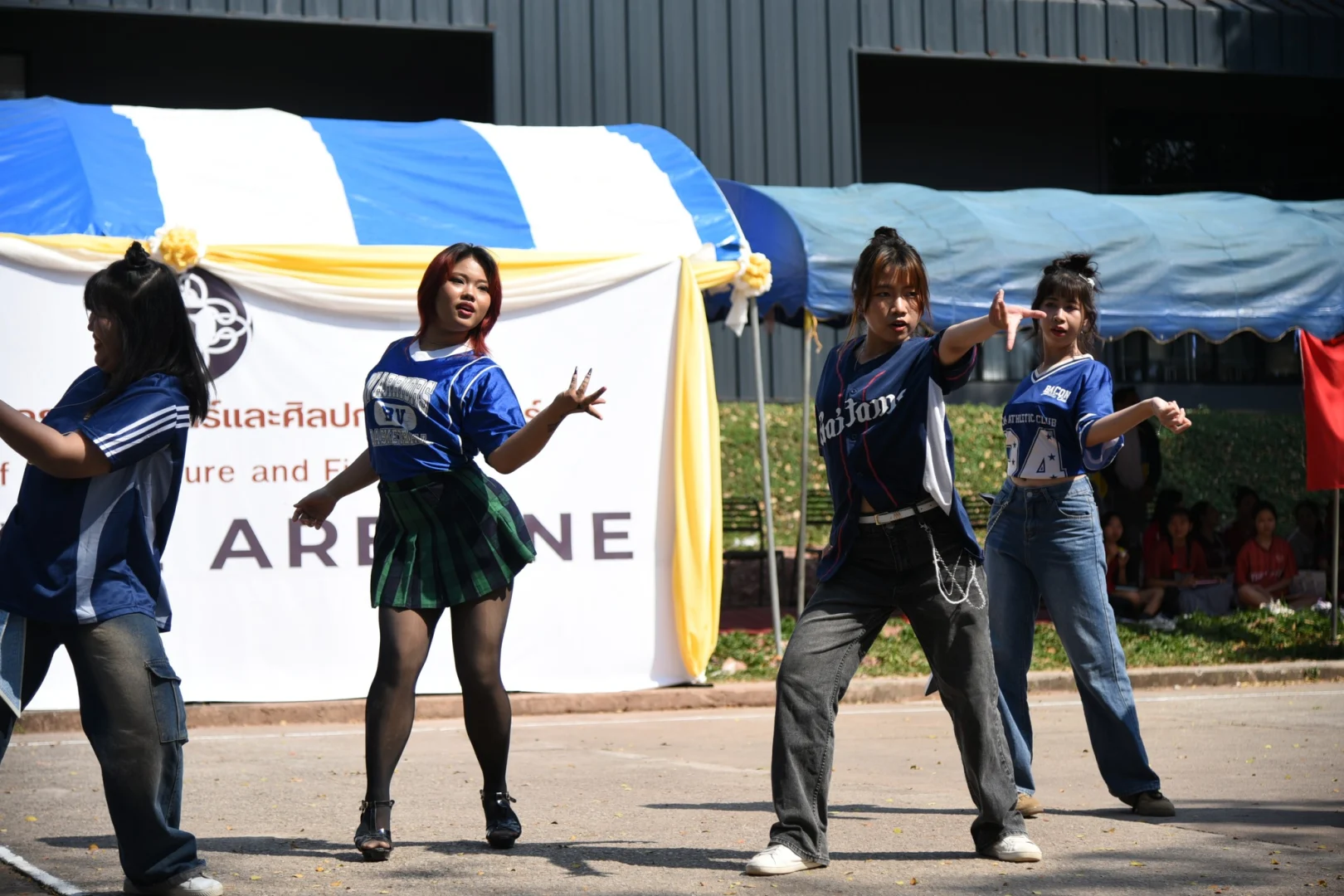 คณะสถาปัตยกรรมศาสตร์และศิลปกรรมศาสตร์ จัดกิจกรรมกีฬาสี ในชื่อ Young U D Sport Day - กีฬา SAFA สานสัมพันธ์