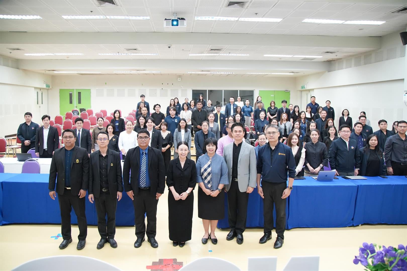 บุคลากรร่วมรับฟังการบรรยายหัวข้อนโยบาย No Gift Policy และแนวปฏิบัติที่ถูกต้อง