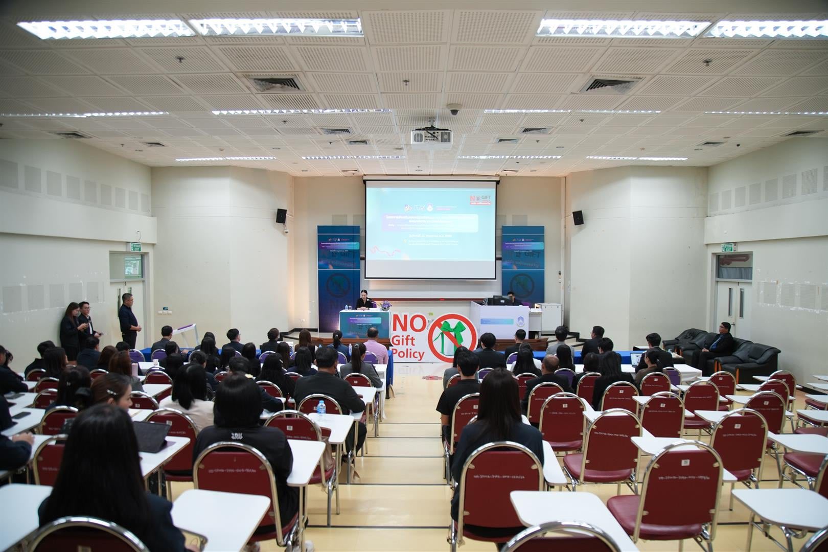 ภาพรวมผู้บริหารและบุคลากรคณะสถาปัตยกรรมศาสตร์ฯ ร่วมโครงการส่งเสริมคุณธรรมและความโปร่งใส ปี 2569