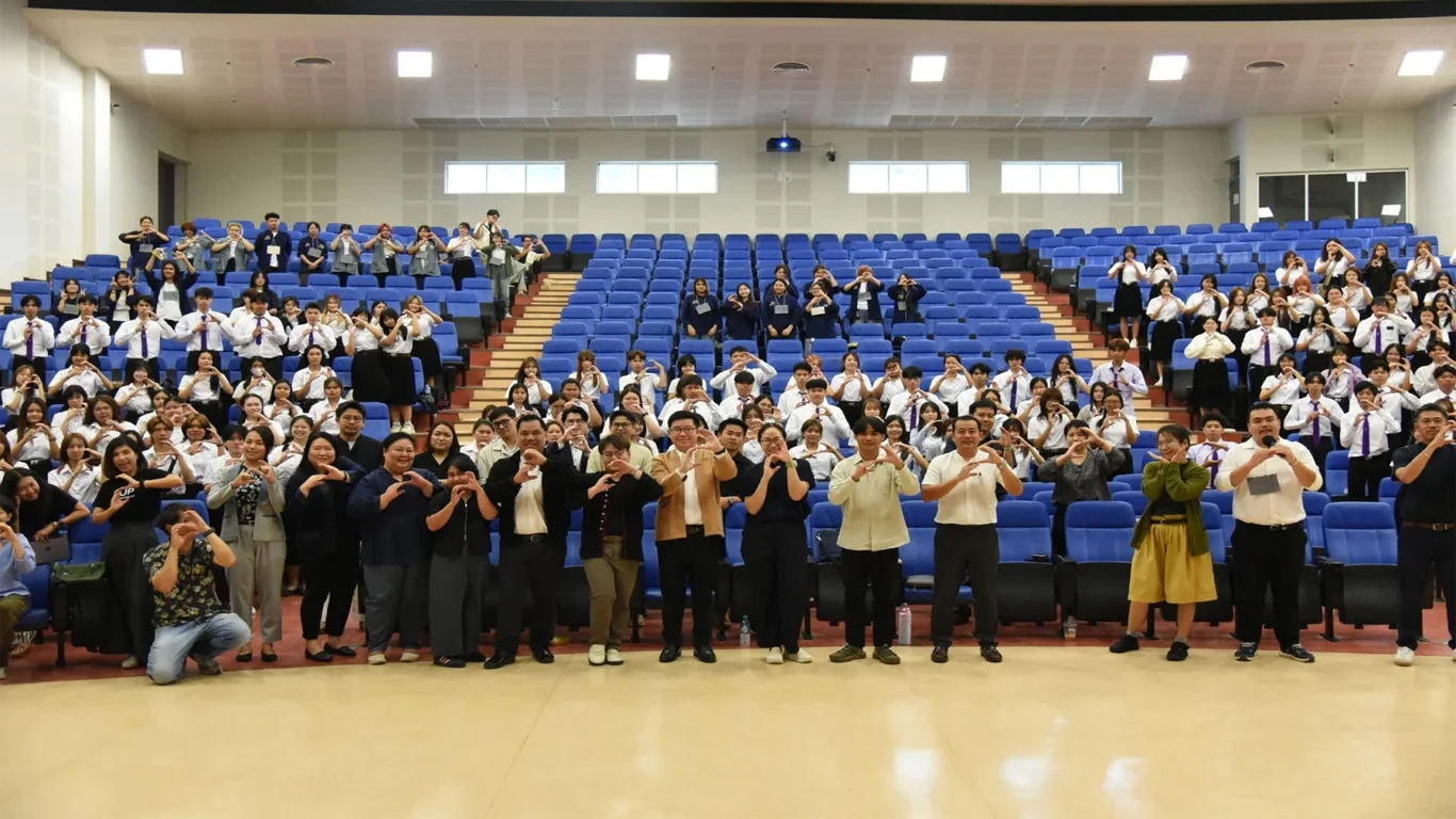 คณะสถาปัตยกรรมศาสตร์และศิลปกรรมศาสตร์ ยินดีต้อนรับฟ้ามุ่ยช่อที่ 16